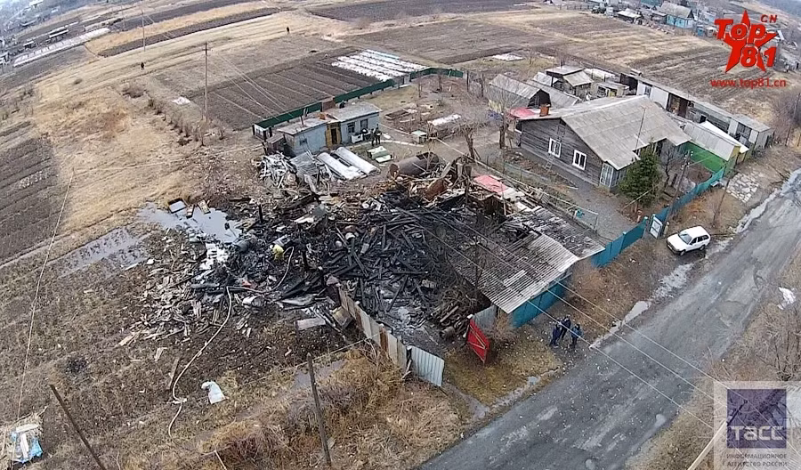 Theo Sputnik, ông Alexander Chervyak bị cháy hết tất cả các loại thực phẩm dự trữ như khoai tây, thức ăn để chăn nuôi. Nguồn ảnh: TASS