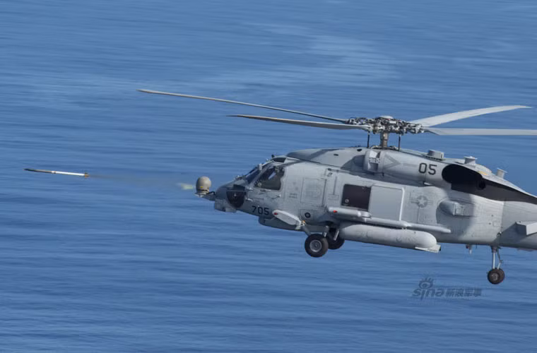 Trực thăng săn ngầm MH-60R Seahawk là biến thể của mẫu trực thăng hải quân SH-60 Seahawk, nó còn được biết đến với tên gọi "gói nâng cấp LAMPS Mark III Block II" được phát triển từ năm 1993. Đấy là sự kết hợp các đặc điểm ưu việt giữa hai biến thể SH-60B và SH-60F, nâng cấp mạnh hệ thống điện tử hàng không cho phép đảm nhiệm nhiệm vụ đa dạng hơn bên cạnh khả năng chống ngầm.