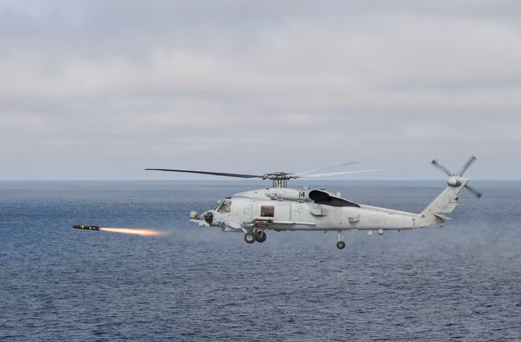 Kinh ngac suc manh truc thang san ngam MH-60R My