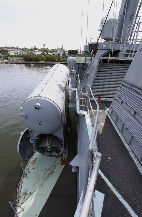 Tên lửa P-15 Termit đặt trong bệ phóng KT-138E.