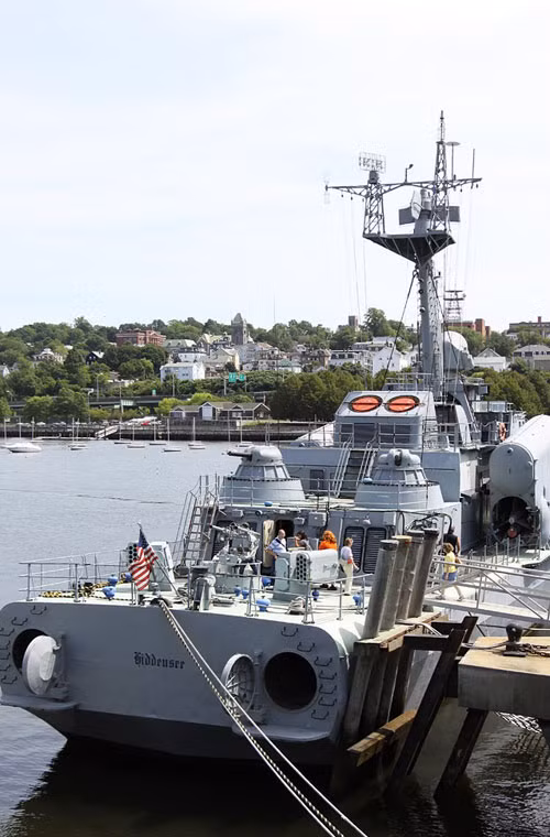 USNS Hiddensee chính thức gia nhập Hải quân Mỹ ngày 14/2/1992 và được chuyển tới Trung tâm huấn luyện tác chiến hải quân ở Solomons (bang Maryland) sử dụng cho hoạt động diễn tập. Sau khi ngân sách Hải quân Mỹ bị cắt giảm vào giữa những năm 1990, USNS Hiddensee chính thức bị loại biên chế vào tháng 4/1996 và chuyển tới "nhà mới" - bảo tàng Battleship Cover vào tháng 6/1997.