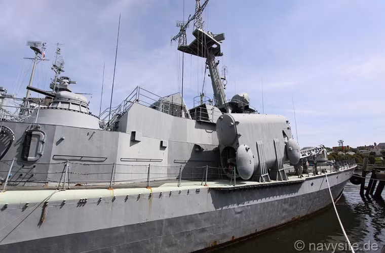 Gia nhập Hải quân CH Liên bang Đức năm 1990, đến tháng 4/1991, tàu tên lửa Hiddensee (P6166) bị loại khỏi biên chế và tới tháng 11 cùng năm được chuyển cho Hải quân Mỹ sử dụng.