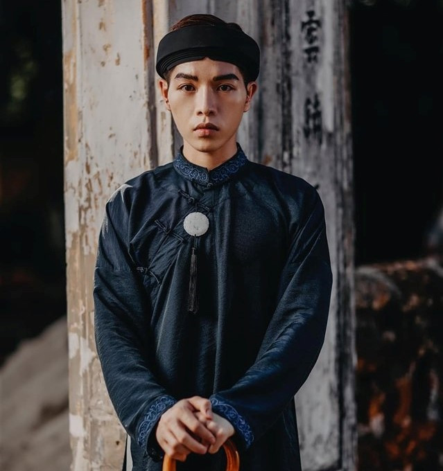 Sau cuộc thi, Đức Phúc có giai đoạn loay hoay, bế tắc với sự nghiệp. Anh thậm chí từng tiết lộ là không có show, phải sống nhờ tiền thưởng của chương trình. Nam ca sĩ được cho là "đổi đời" sau khi phẫu thuật thẩm mỹ vào năm 2017.