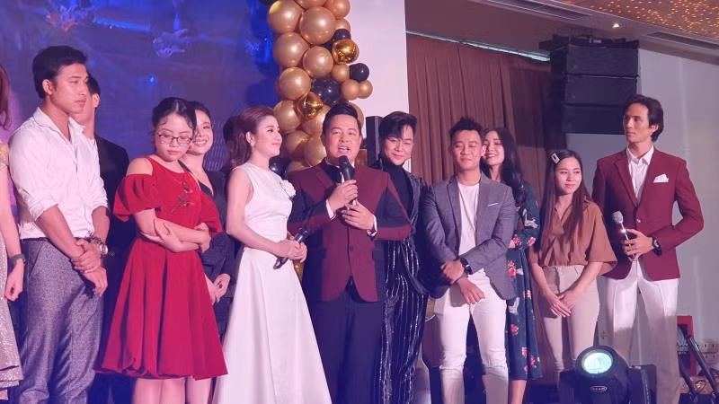 Du tiec sinh nhat dan anh, To My ‘choi lay’ tang mam de Quang Le giam can-Hinh-2