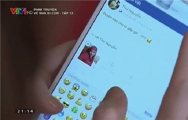 Trong khi đó, cô em “xính lao” đăng tải trạng thái trên trang cá nhân tên là Thư Nguyễn. Còn cô em út Ánh Dương từng tiết lộ tên Facebook của mình là Dương Bùi. Vậy 3 chị em ruột nhưng lại có họ khác nhau?