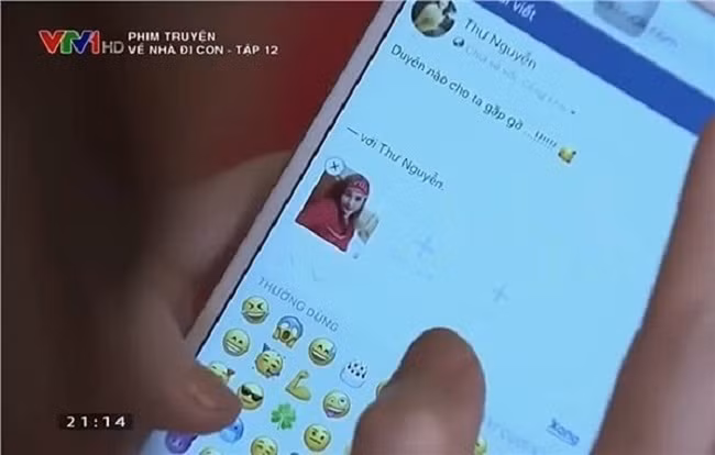 Trong khi đó, cô em “xính lao” đăng tải trạng thái trên trang cá nhân tên là Thư Nguyễn. Còn cô em út Ánh Dương từng tiết lộ tên Facebook của mình là Dương Bùi. Vậy 3 chị em ruột nhưng lại có họ khác nhau?