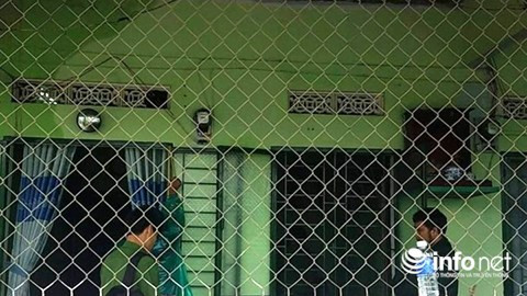 Công an tiến hành khám xét nơi ở của Nga "Vọc". Công an tiến hành khám xét nơi ở của Nga "Vọc".