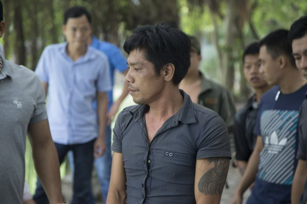 Nghi phạm Lý Trực Đỉnh tại buổi thực nghiệm hiện trường của công an. Ảnh: Trần Hồng