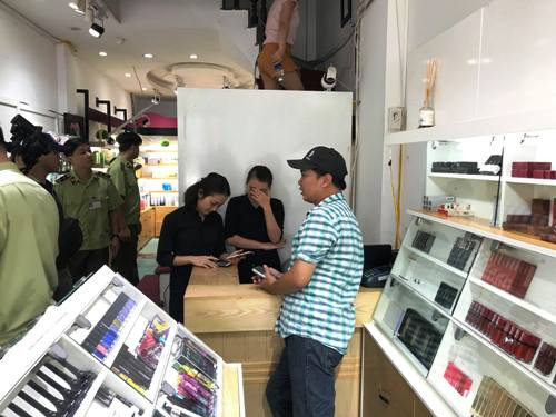 Ha Noi: Hang loat my pham L’Oreal gia bi thu giu-Hinh-4