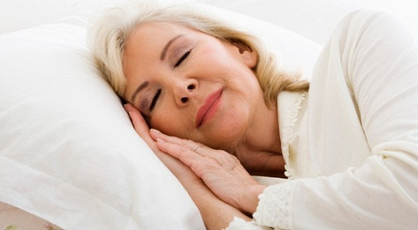  Ngủ đủ giấc Đảm bảo thời gian ngủ đủ để cơ thể luôn khỏe mạnh, phòng ngừa những nguy cơ đôtj quỵ ngày nắng nóng