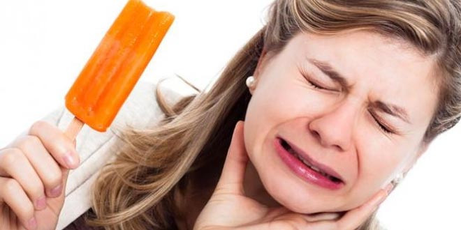  Ăn kem hoặc đồ lạnh Nhiều người thường ăn kem ngay sau khi đi nắng về để giải nhiệt, nhưng đây là một trong những điều cấm kỵ khi trời nóng. Tuy nhiên, ăn kem vào lúc này sẽ khiến cơ thể bị lạnh đột ngột, gây ra viêm họng cảm lạnh. Đặc biệt, sức đề kháng của trẻ nhỏ còn yếu nên rất dễ bị bệnh. Do đó, bạn nên ngồi nghỉ một lúc để cơ thể bớt nóng rồi mới ăn kem.