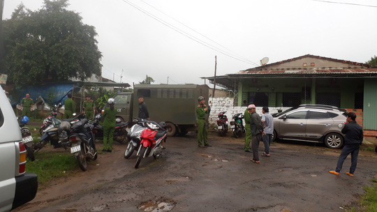 Rất đông lực lượng chức năng có mặt tại hiện trường