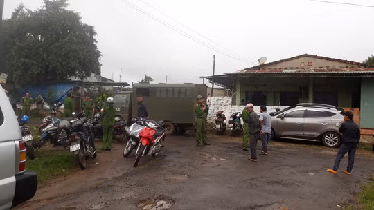 Rất đông lực lượng chức năng có mặt tại hiện trường