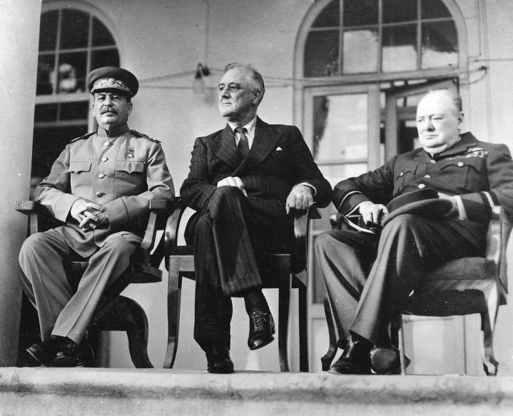"Bộ Ba" (từ trái sang) Josep Stalin, Frank Roosevelt và Winston Churchill tại Tehran ngày 28/11/1943.