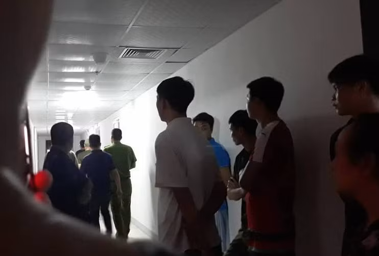 Sự việc xảy ra khiến nhiều người dân sinh sống ở chung cư HH02 vô cùng bàng hoàng