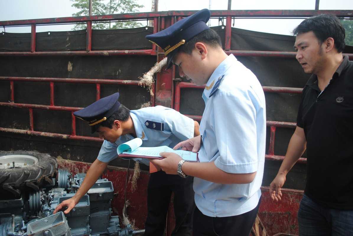 Phế liệu nhập về Việt Nam có đủ loại.