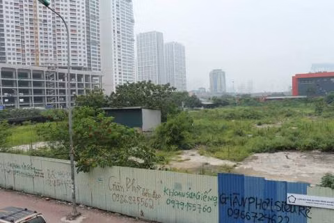 Việc bỏ hoang khu đất trong nhiều năm liền không chỉ gây lãng phí tài nguyên và còn khiến bộ mặt của Thủ đô xấu đi trong mắt bạn bè quốc tế.