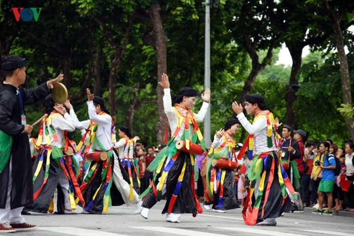 Người dân có thể tận mắt thấy sự đa dạng của chương trình: Trống hội, múa rối cao, múa bài bông, rước Trạng vinh quy và của các làng nghề như múa rồng lân, múa chạy cờ, múa con đĩ đánh bồng...