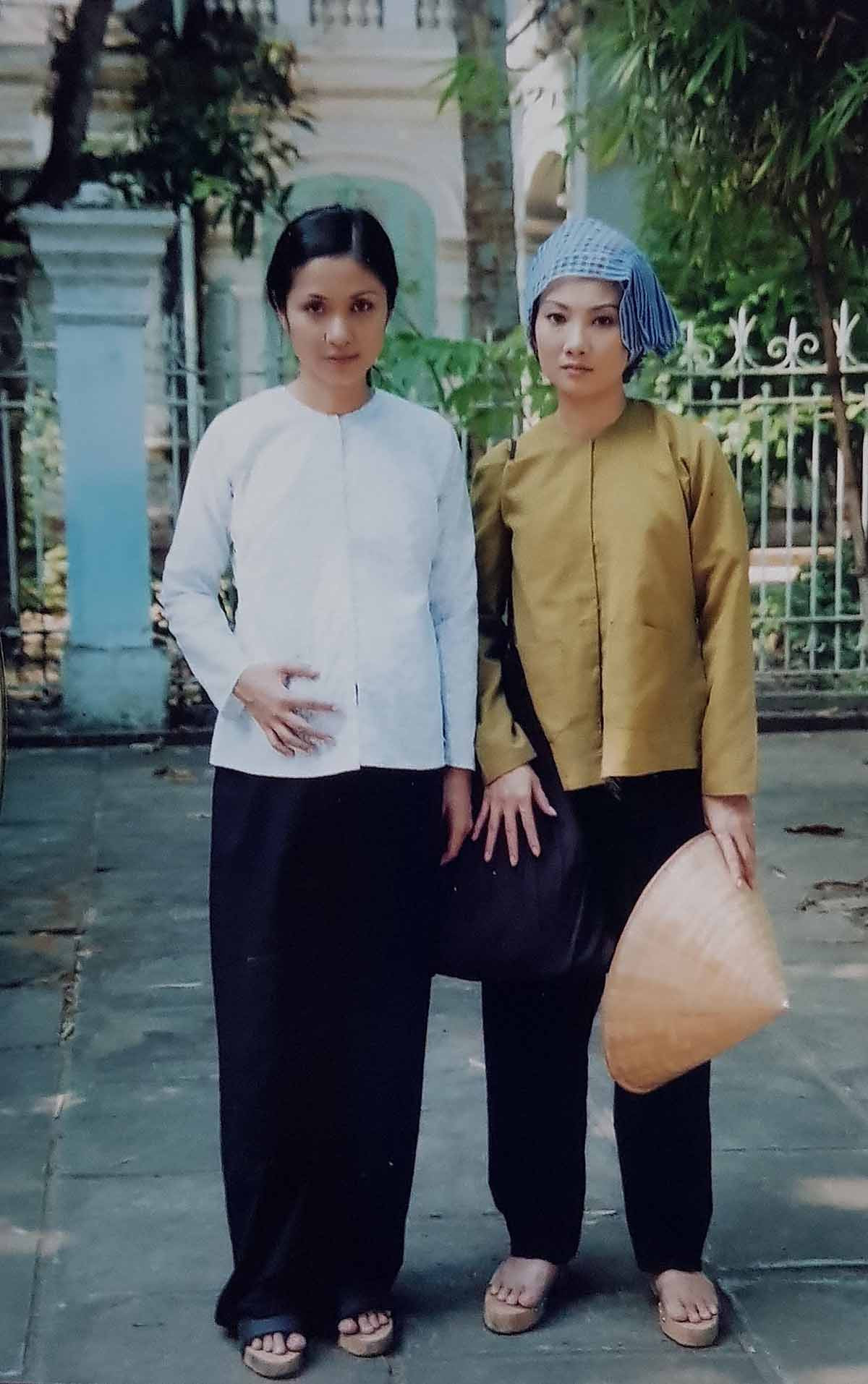 Việt Trinh và Mỹ Uyên trong phim đóng chung với cố nghệ sĩ Thanh Hoàng.