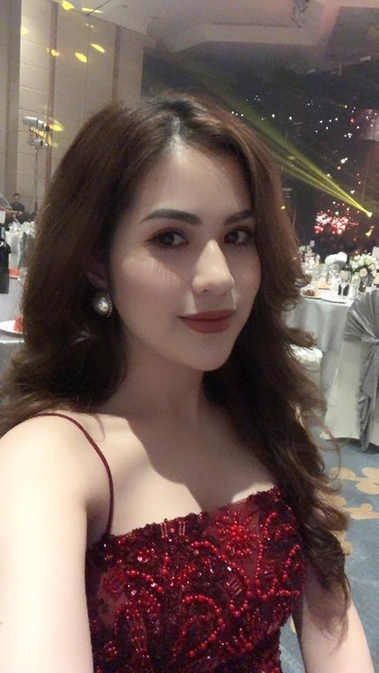 Cận cảnh nhan sắc xinh đẹp của bà xã Việt Anh.