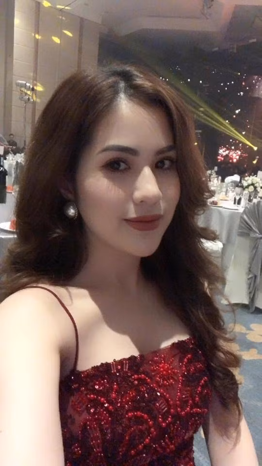 Cận cảnh nhan sắc xinh đẹp của bà xã Việt Anh.