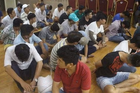 Nhiều người liên quan vụ đánh bạc bị tạm giữ. Ảnh: Công an cung cấp.