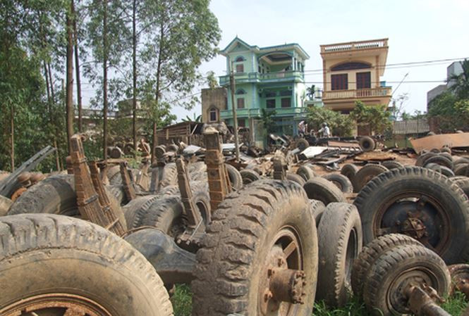 Thôn Thuyền (xã Dĩnh Trì, Tp.Bắc Giang) hay được gọi là “làng đồng nát” nay nhiều gia đình đã phất lên nhanh như diều gặp gió nhờ nghề thu mua xe máy, ô tô cũ. Ảnh: Bảo Bắc Giang.