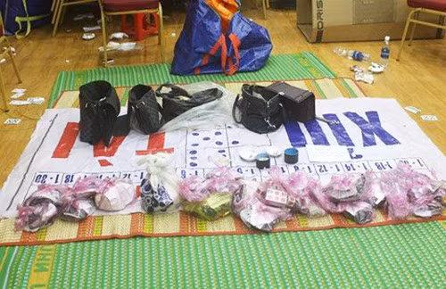 Tang vật công an thu giữ tại chiếu bạc. Ảnh: Công an cung cấp.