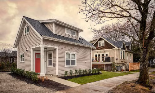 Tìm hiểu nguyên nhân mà chủ hộ bán căn nhà là lưu ý đầu tiên khi mua nhà cũ. Ảnh: Smallwwork.