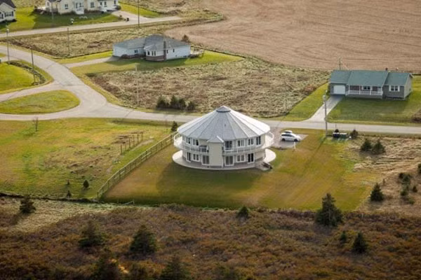 Điểm cốt yếu của phong thủy là trời, đất và con người dung hòa. Yếu tố môi trường xung quanh có ảnh hưởng trực tiếp tới chất lượng cuộc sống của người ở sau này. Ảnh: Meetings.