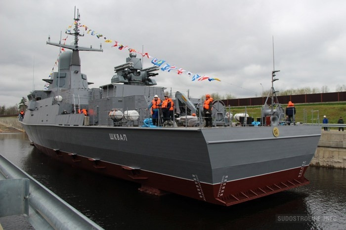 Tầm bắn của đạn tên lửa trên hệ thống Pantsyr-M lên tới 20km, còn với tên lửa Sosna-R của Palash là từu 6 - 8 km. Các khẩu pháo phòng không ở cả hai hệ thống đều tương tự nhau - trang bị 6 nòng cỡ 30mm giống như trên hệ thống Kashtan/Kortik.