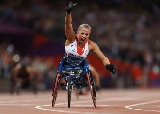 Dù tàn nhưng không phế, nghị lực phi thường của vận động viên khuyết tật này truyền cảm hứng tới mọi người. (Nguồn Emgn)