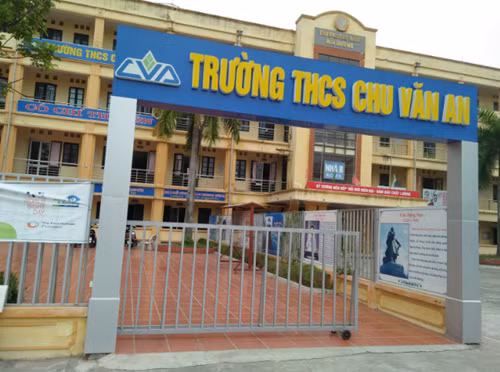 Truong Cao dang Hai Duong lay anh danh nhan trang tri…hang rao