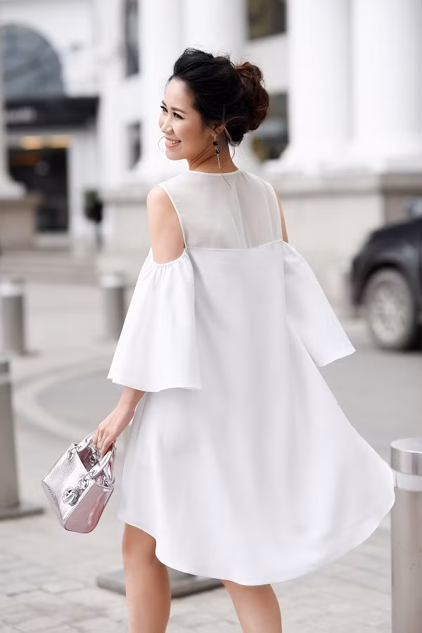 Hình ảnh Hoa hậu Dương Thùy Linh đẹp mong manh trên phố.