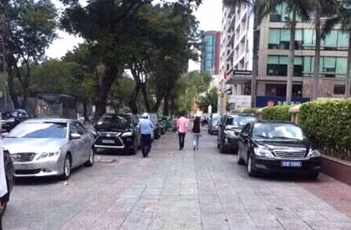 Ong Doan Ngoc Hai xu ly 5 oto bien xanh dau via he-Hinh-2