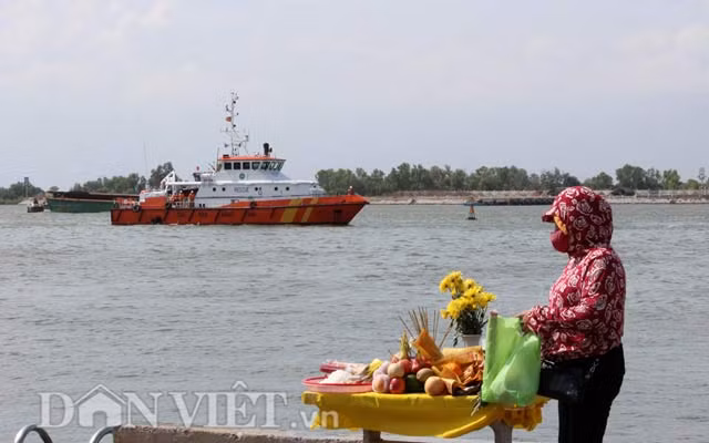 Chuyến tàu thứ 2 SAR 272 chuẩn bị cập bến.