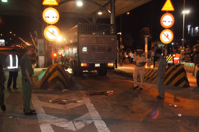 Khoi to vu an tai xe xe tai can chet thieu ta CSGT