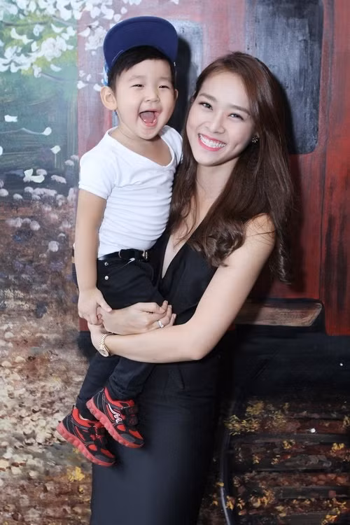 Nhan sac no ro cua 6 my nhan Viet dinh dam khi lam me-Hinh-13