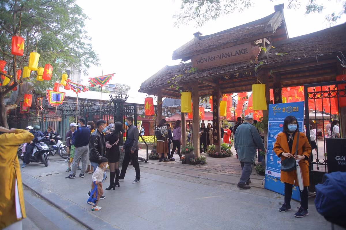 Hội chữ Xuân Tân Sửu 2021 với những hoạt động như: viết chữ, cho chữ Thư pháp, các hoạt động văn hóa nghệ thuật,… được tổ chức tại không gian văn hóa Hồ Văn (đối diện Văn Miếu - Quốc Tử Giám)