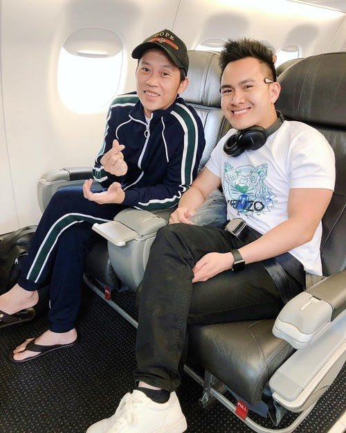 Con trai ky su hang khong cua Hoai Linh don Tet xa que-Hinh-2