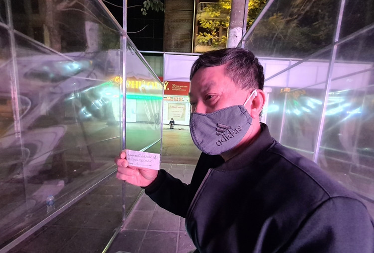 Nguoi dan di mua vang ngay via Than Tai tu 3h sang o Ha Noi-Hinh-2