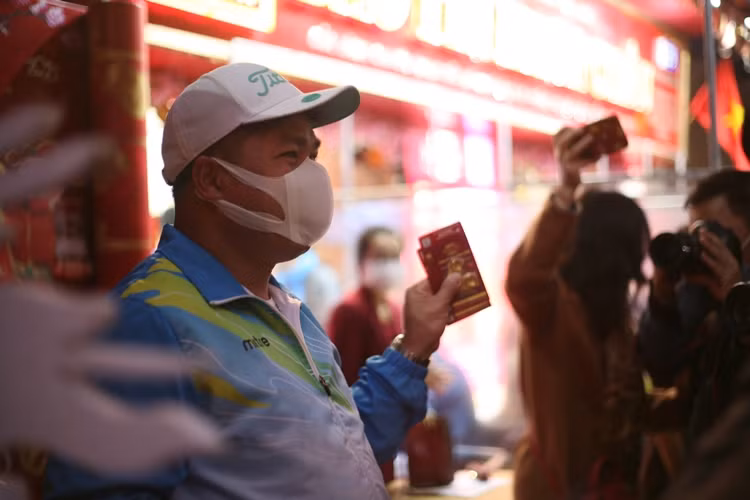 Đa số các khách hàng chỉ mua khoảng 2 chỉ vàng trong ngày vía Thần Tài để cầu tài lộc, may mắn cho cả năm.