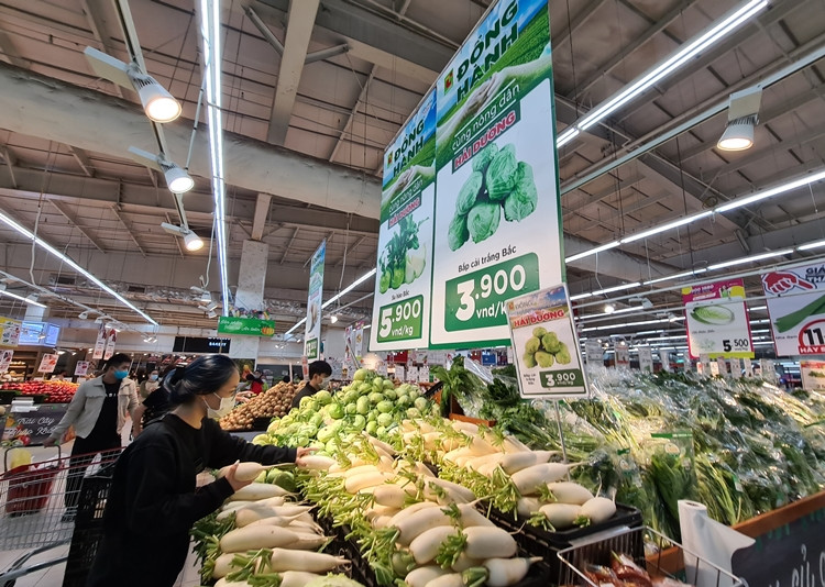 Gian hàng bán nông sản Hải Dương được siêu thị treo tấm biển thông tin cỡ lớn để khách hàng dễ dàng quan sát, nhận biết.