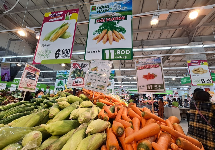 Các sản phẩm nông sản của bà con tỉnh Hải Dương được bày bán cùng với những mặt hàng nông sản khác trong siêu thị.