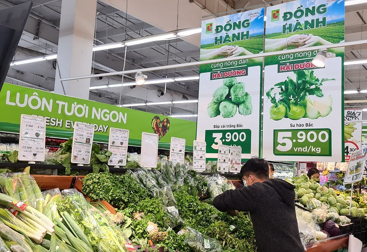 Giá nông sản Hải Dương được BigC thực hiện bán không lợi nhuận, trong đó su hào có giá 5.900 đồng/kg; bắp cải 3.900 đồng/kg; cà chua 4.900 đồng/kg; hành tây là 13.800 đồng/kg.