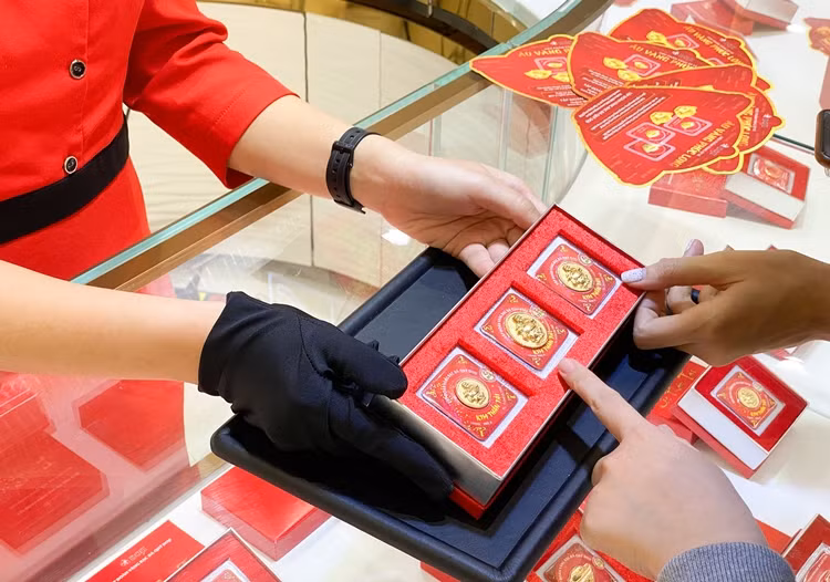 Nhiều sản phẩm độc đáo của DOJI ra mắt dịp Thần Tài được khách lựa chọn.