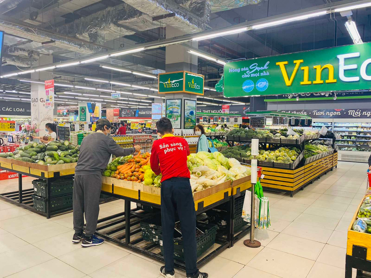 Trong khi đó, siêu thị Vinmart tại khu đô thị Vinhomes Times City (Hà Nội) cũng bán nhiều sản phẩm nông sản an toàn từ tỉnh Hải Dương.