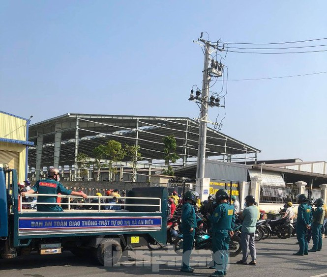 Di lam sau Tet, cong nhan ta hoa nghe tin cong ty giai the-Hinh-2