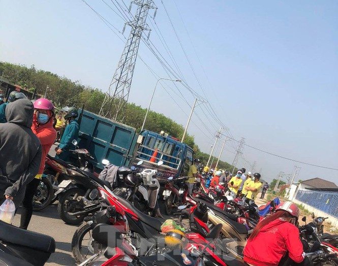 Di lam sau Tet, cong nhan ta hoa nghe tin cong ty giai the