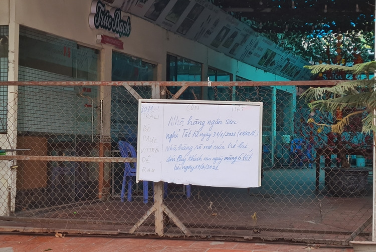 Nhà hàng nghỉ Tết sớm vì dịch COVID-19.